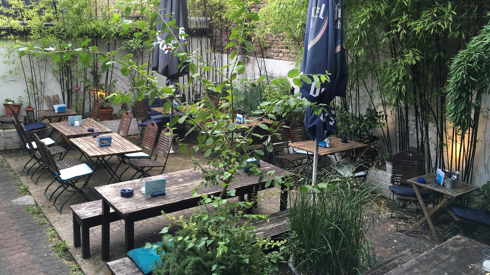 Blick in den Biergarten Meer sehen in Ehrenfeld.