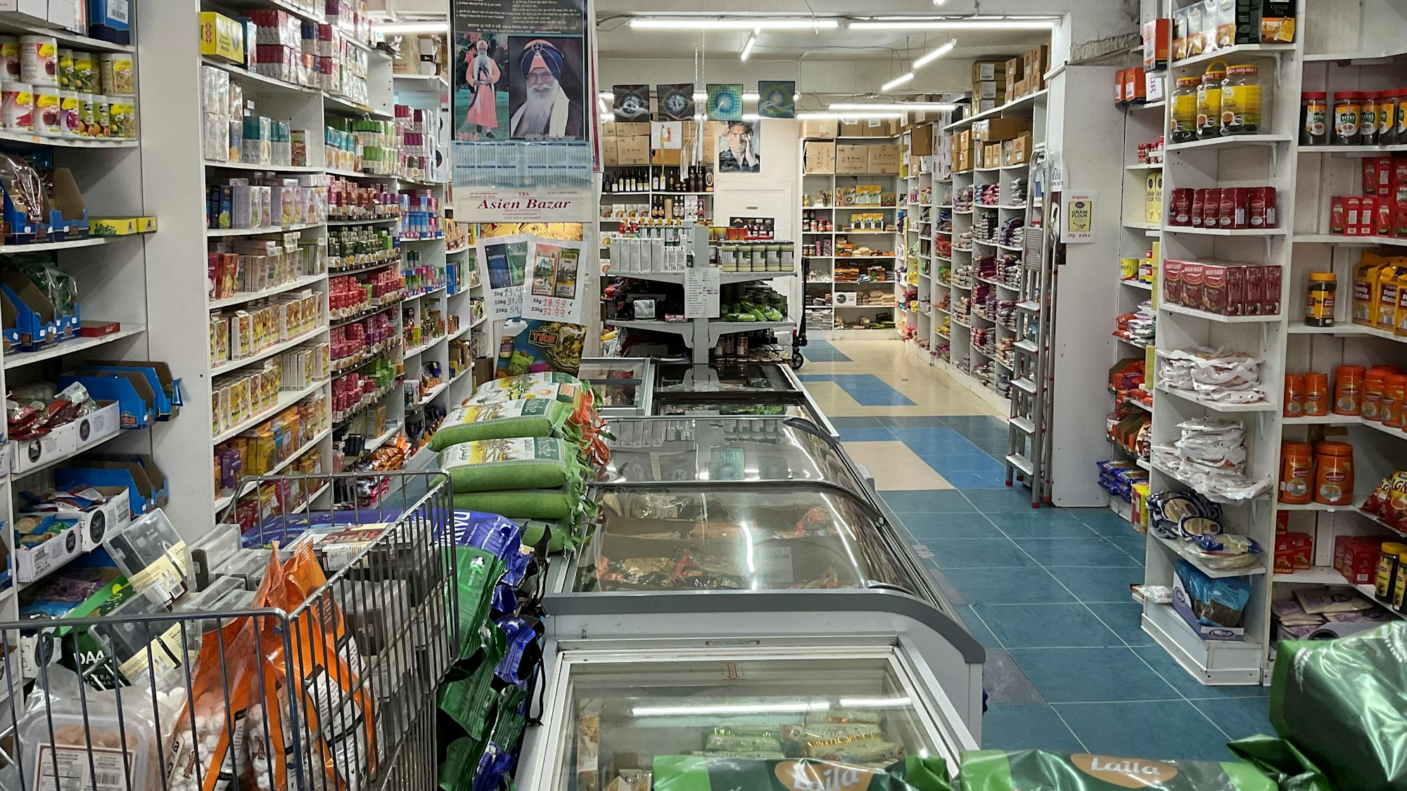 Innenraum eines indischen Geschäfts in Köln