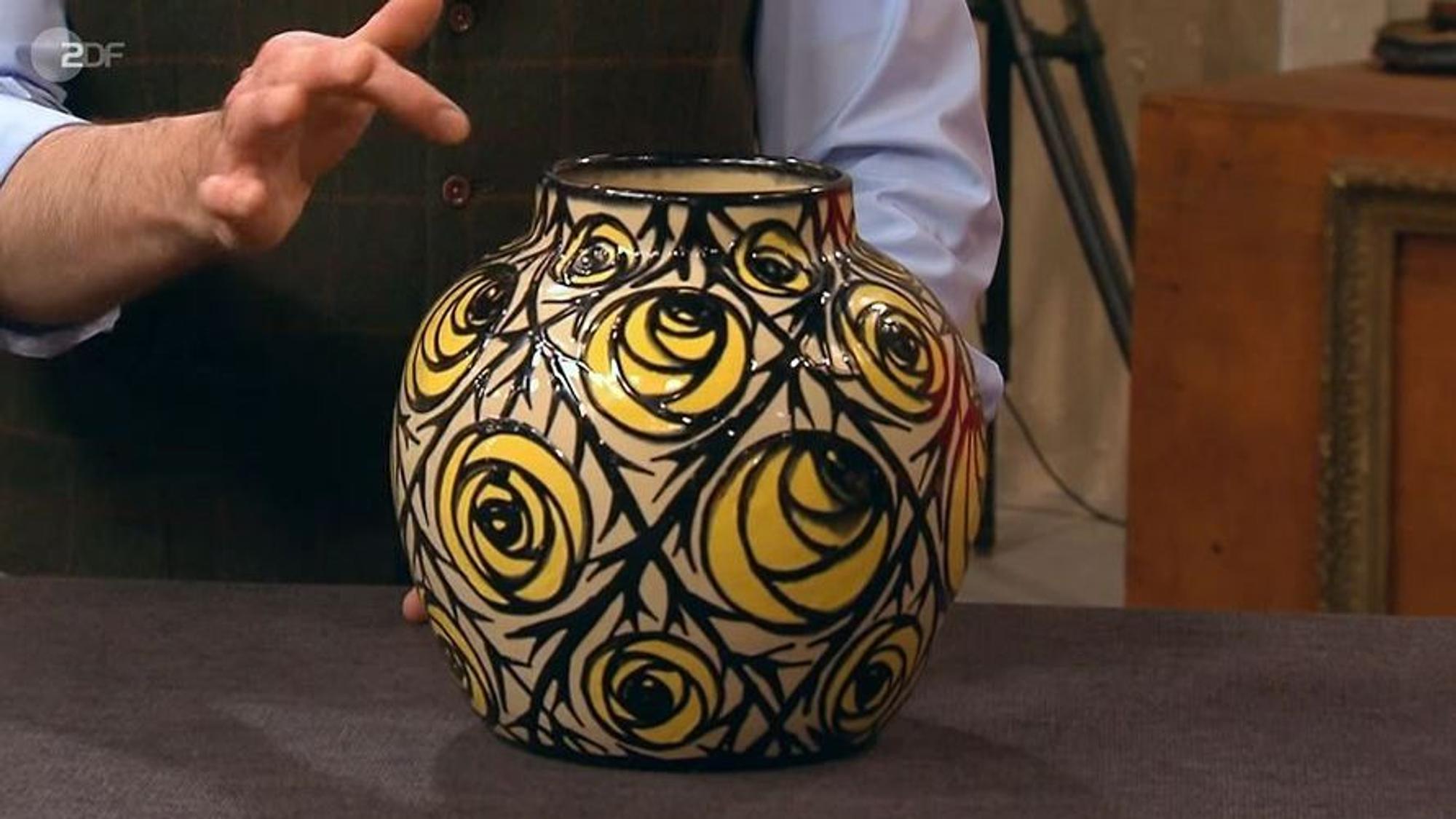 Die Vase vom Flohmarkt bei der Expertise von „Bares für Rares“.