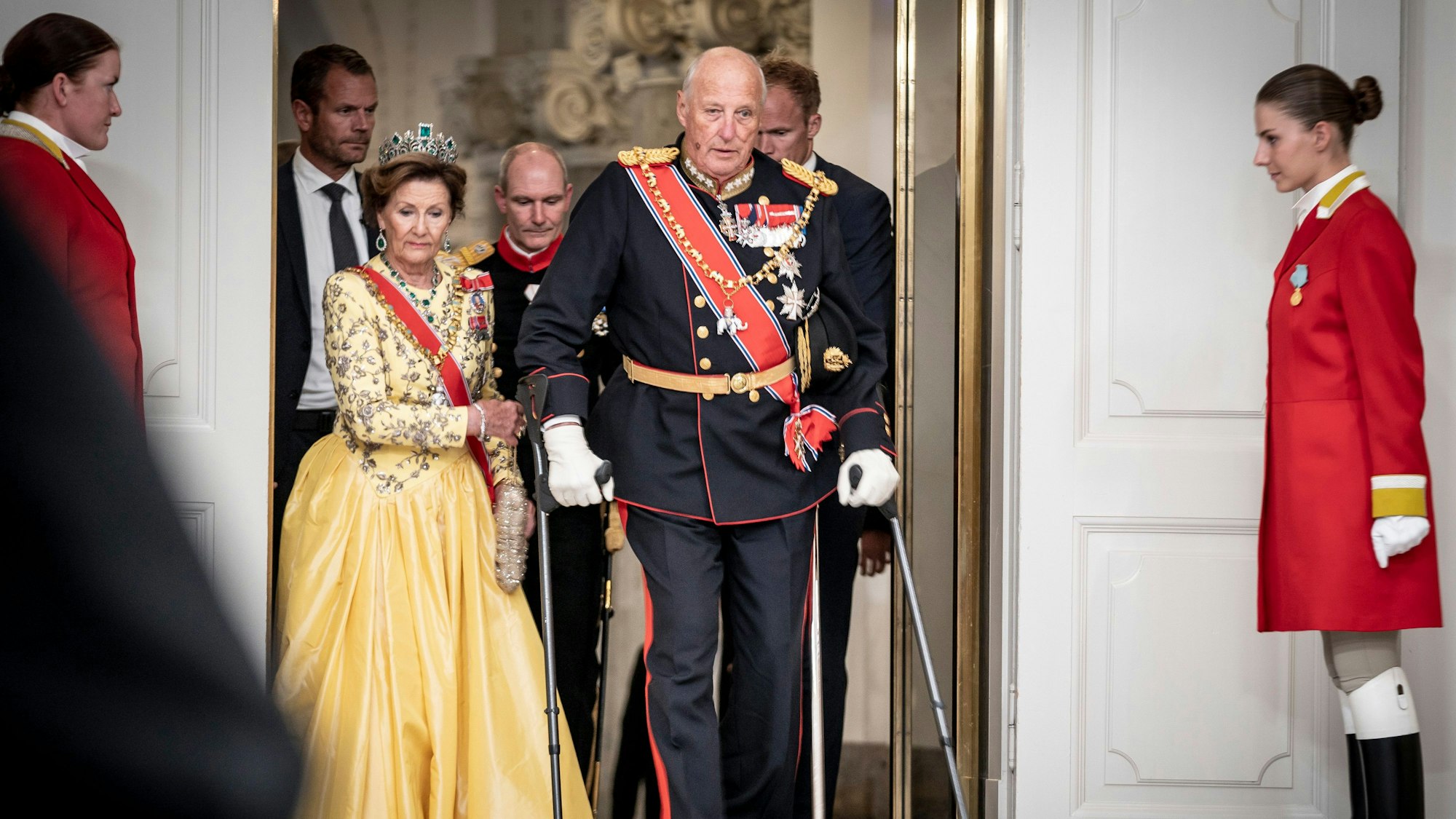König Harald V. und Königin Sonja kommen zum Galabankett im Schloss Christiansborg.