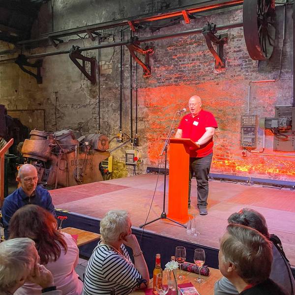 Jens Scheumer, Vorsitzender des DGB-Stadtverbandes Leverkusen, war Gast im Freudenthaler Sensenhammer.