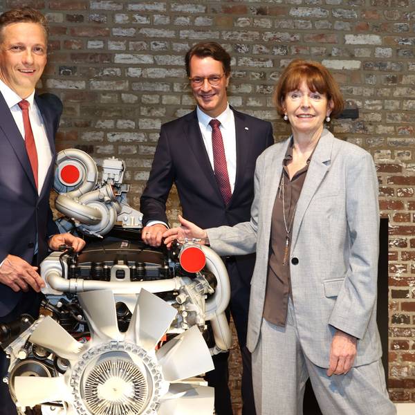 03.05.2024
Köln:
Jubiläum des Kölner Motorenbauers Deutz. Das Unternehmen feiert 160 Jahre Firmengeschichte.
Sebastian C. Schulte, CEO Deutz AG, Ministerpräsident Hendrik Wüst und Oberbürgermeisterin Henriette Reker
Foto: Martina Goyert