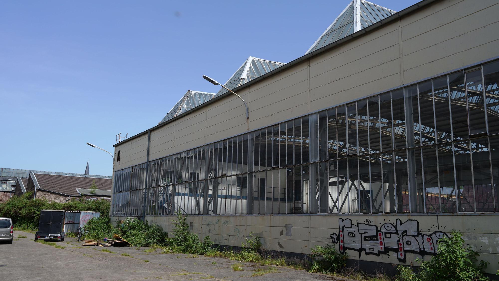 Die Halle 63 von außen
