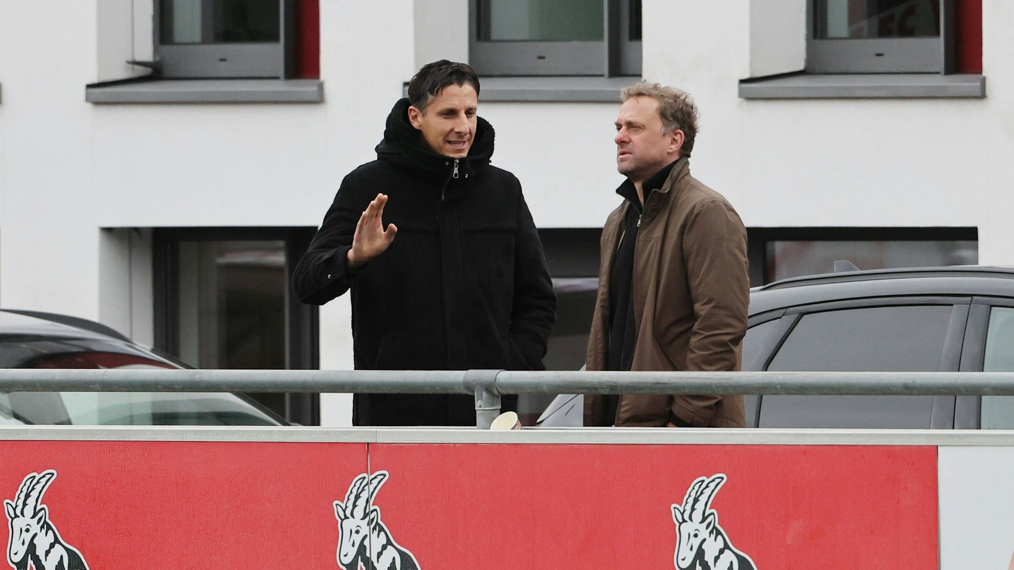 Christian Keller und sein Vorgänger Jörg Jakobs, der interimistisch als FC-Sportchef arbeitete, als Keller noch im Urlaub war.