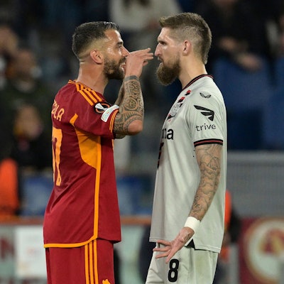 Roma's Leonardo Spinazzola, left, and Leverkusen's Robert Andrich exchange words during the Europa League semifinal first leg soccer match between Roma and Bayer Leverkusen at Rome's Olympic Stadium in Rome, Italy, Thursday, May 2, 2024. (Alfredo Falcone/LaPresse via AP)