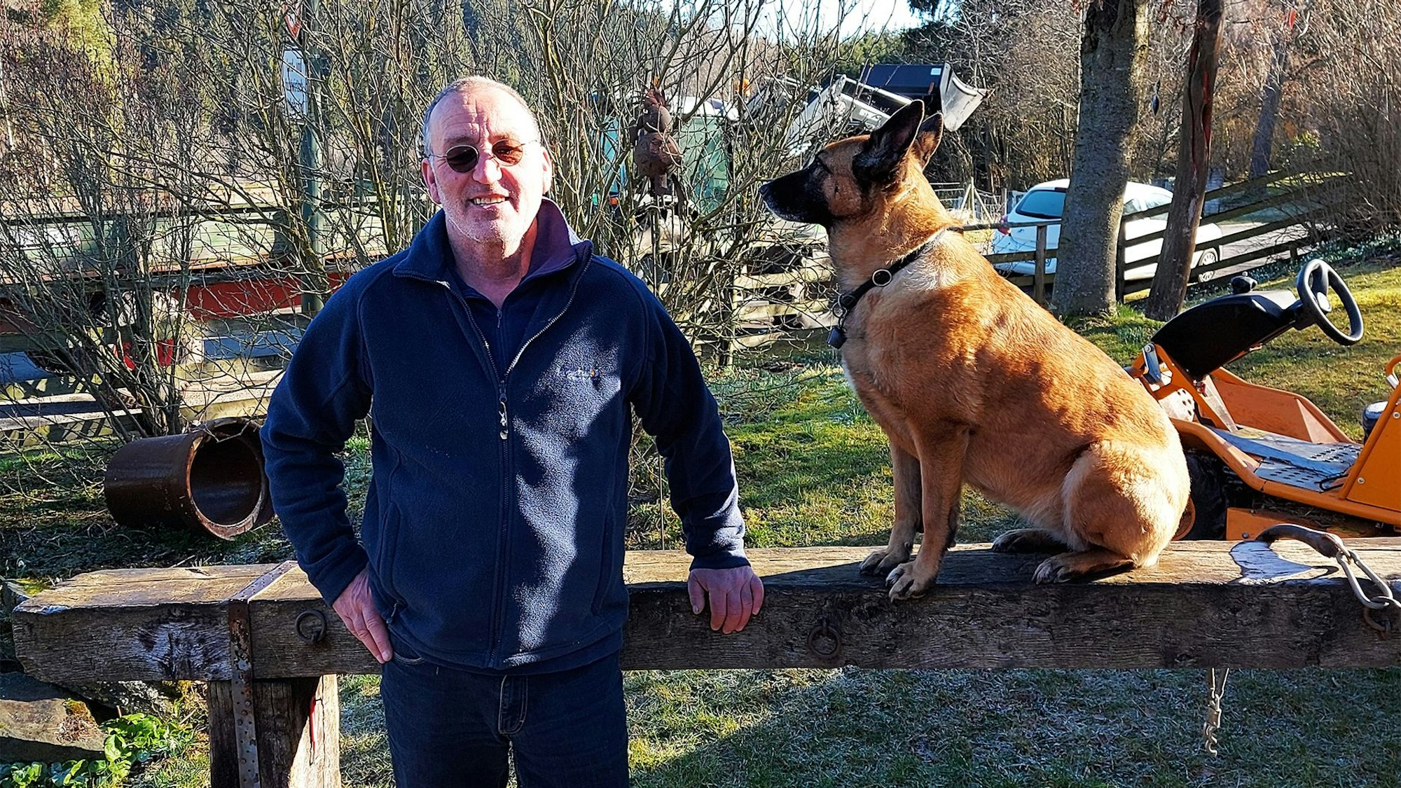 Mit viel Zivilcourage rettete Günter Wagner - hier mit seiner Hündin Bela -  eine Frau, die von ihrem Hund angefallen und schwer verletzt wurde.
