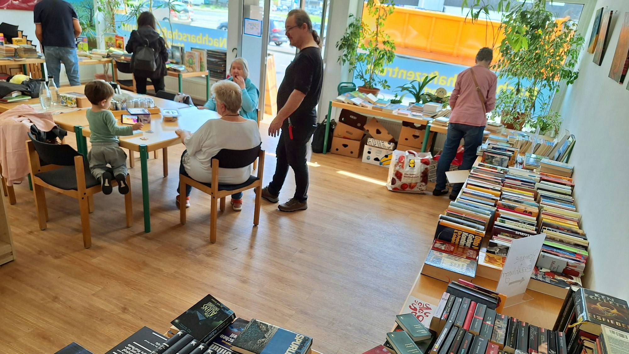 Comic- und Büchertauschbörse im Nachbarschaftstreff Manfort.