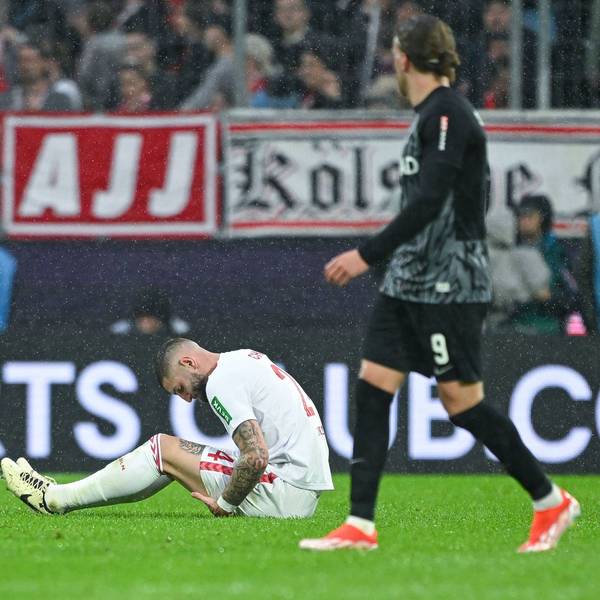 Adamyan sitzt am Boden