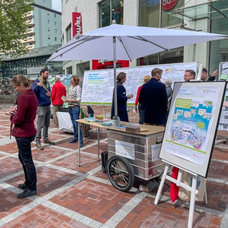 Zum Tag der Städtebauförderung konnten die Menschen in Wiesdorf bei den Leverkusener Stadtplanern loswerden, was ihnen in ihrem Stadtteil fehlt.