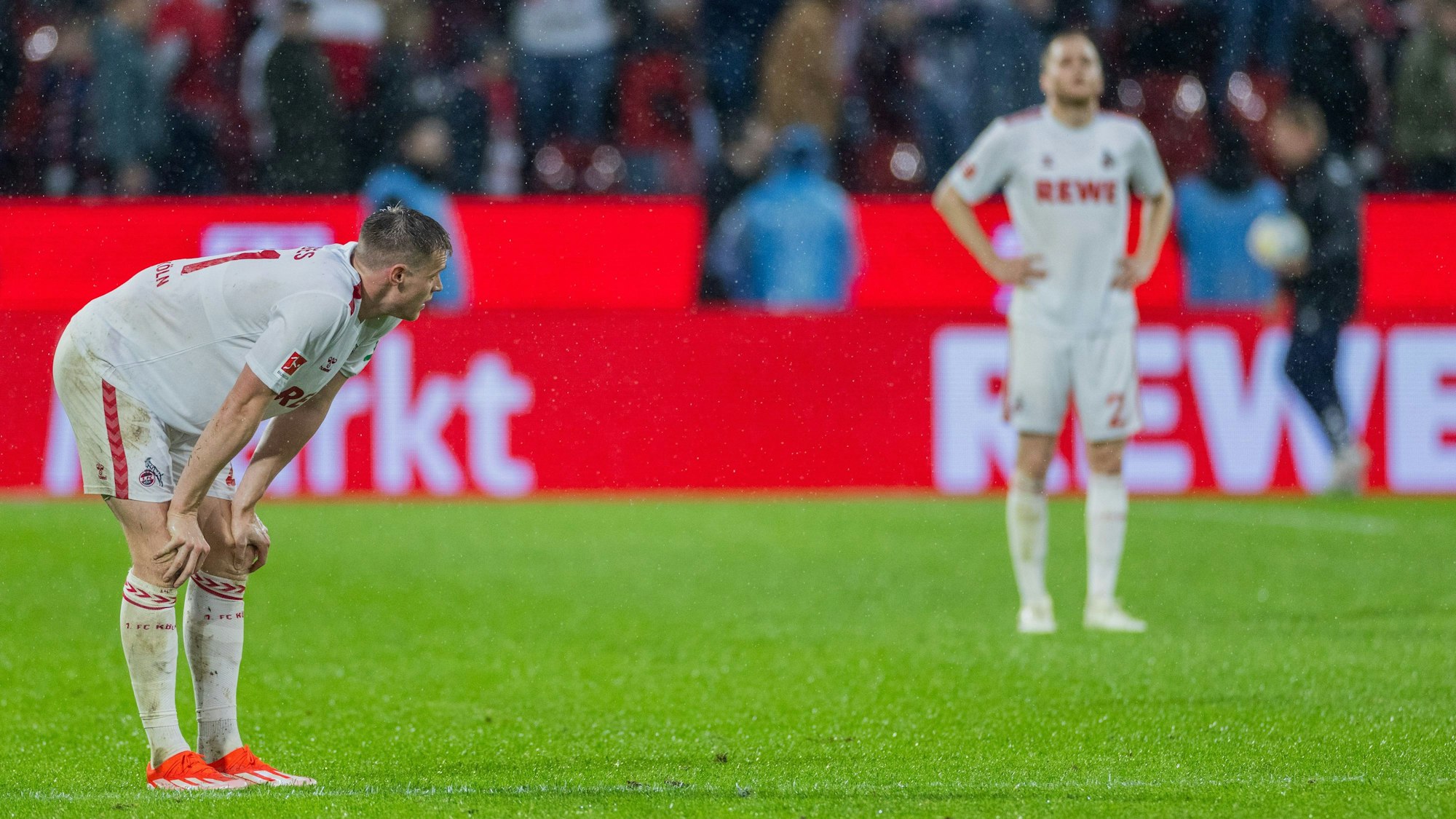 04.05.2024, Nordrhein-Westfalen, Köln: Fußball: Bundesliga, 1. FC Köln - SC Freiburg, 32. Spieltag, RheinEnergieStadion. Kölns Steffen Tigges nach dem Spiel. tostrecken zu verwerten bzw. verwerten zu lassen. +++ dpa-Bildfunk +++