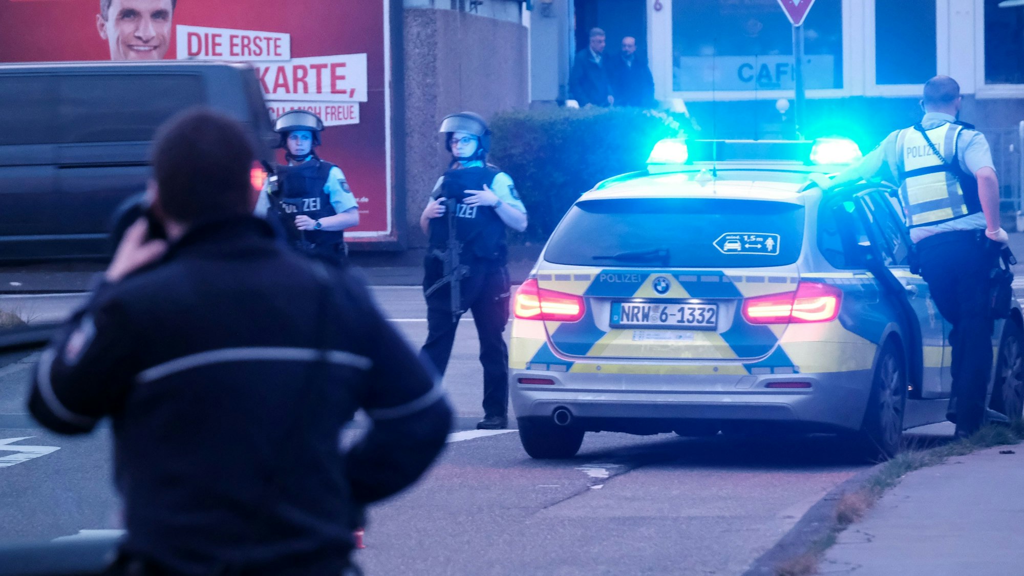 Die Polizei ist mit einem Großaufgebot gegen den Mann vorgegangen. Hier ein Archivfoto von einem SEK-Einsatz in Köln