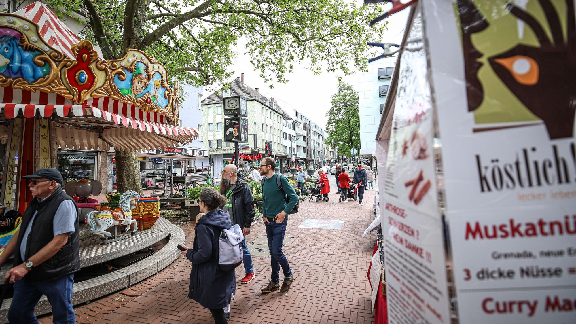 Der Opladener Frühlingsmarkt lockte in diesem Jahr wieder viele Besucher in die Fußgängerzone.