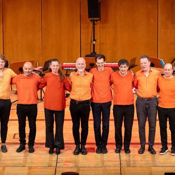 ACHT BRÜCKEN. Musik für Köln
ACHT BRÜCKEN Freihafen
Köln, 04.05.2024, 19 Uhr, WDR Funkhaus am Wallrafplatz, Klaus-von-Bismarck-Saal
Enno Poppe: Rundfunk
ensemble mosaik
Copyright: Jörn Neumann / ACHT BRÜCKEN