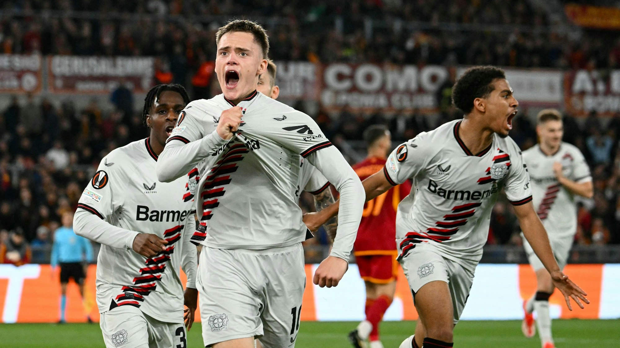 Bayer-04-Star Florian Wirtz bejubelt sein Tor bei der AS Rom in der Europa League.