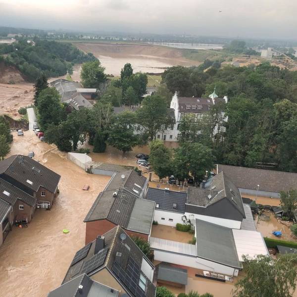 Luftbild der Flut-Katastrophe in Erftstadt-Blessem.