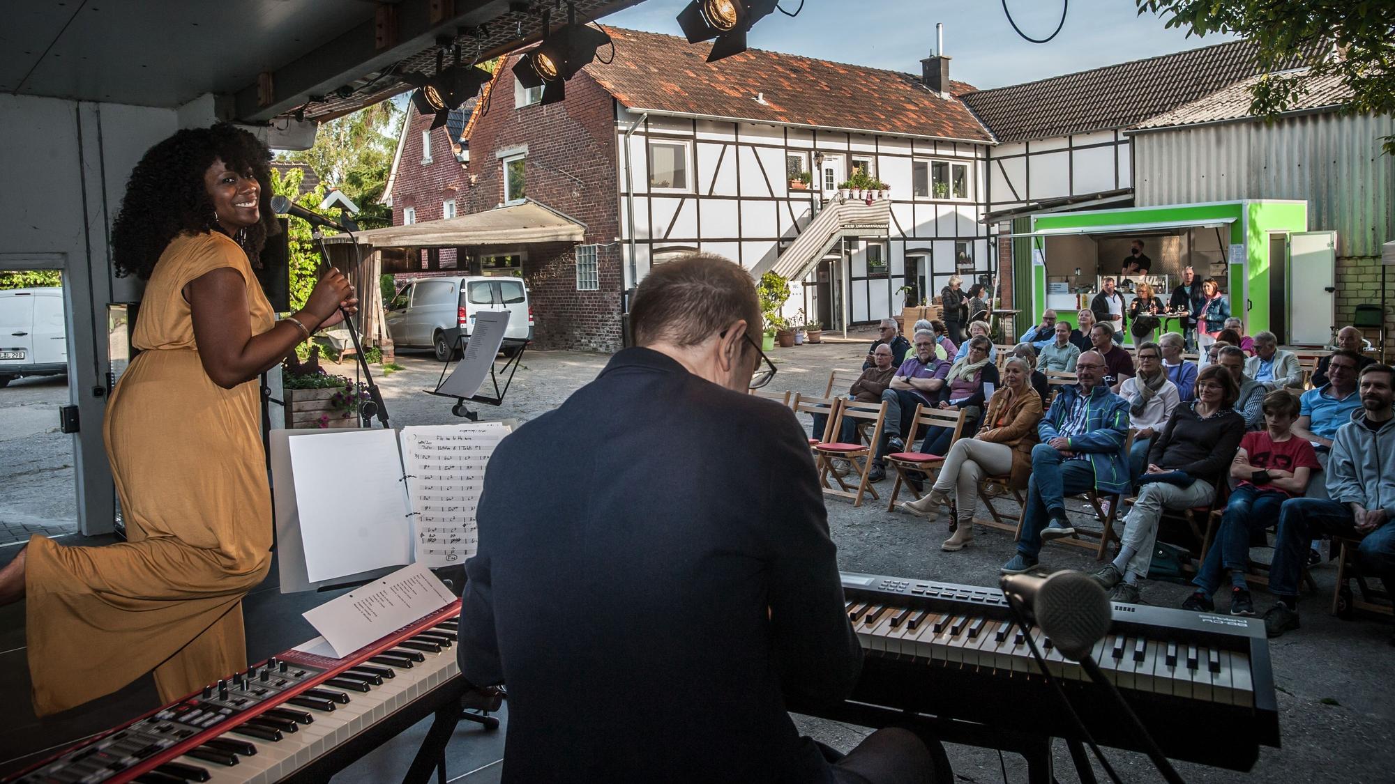 „Amaka & Friends“ bei „Kultur auf dem Hof“ 2022.