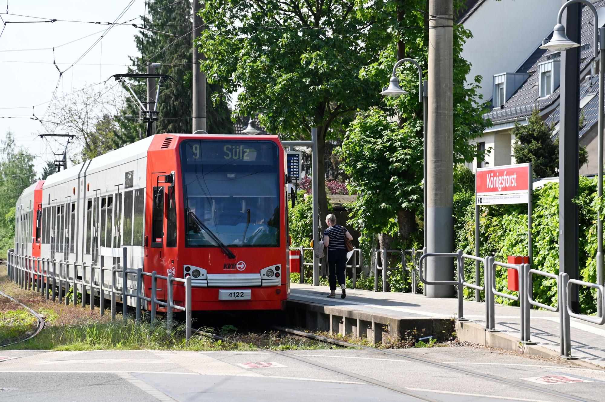 Die KVB-Haltestelle Königsforst ist die Endhaltestelle der Linie 9.