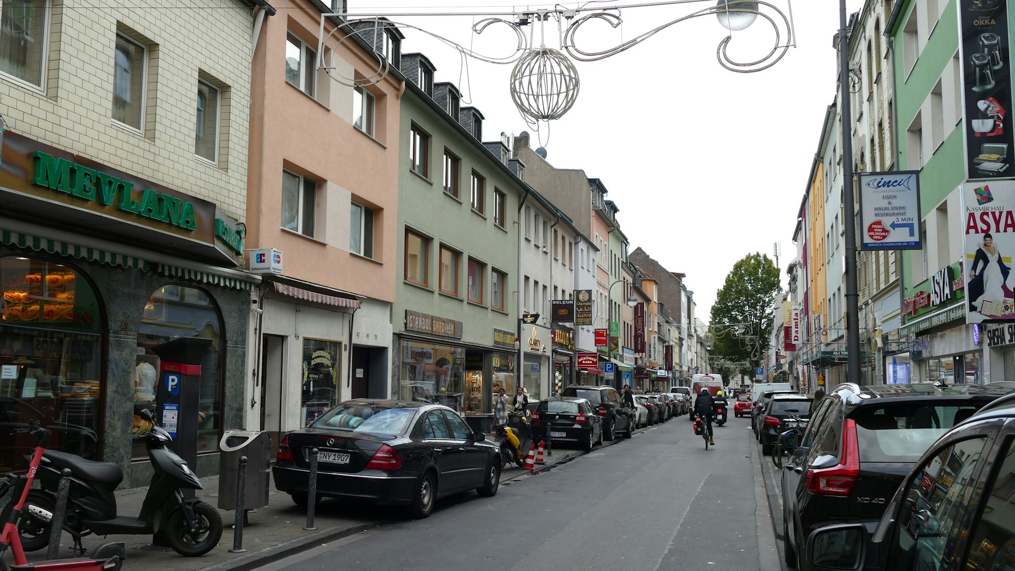 Zu sehen ist die Keupstraße in Köln-Mülheim.
