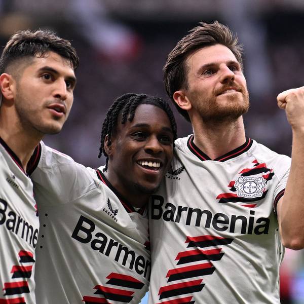 Jubel: Exequiel Palacios (l.), Jeremie Frimpong und Jonas Hofmann.
