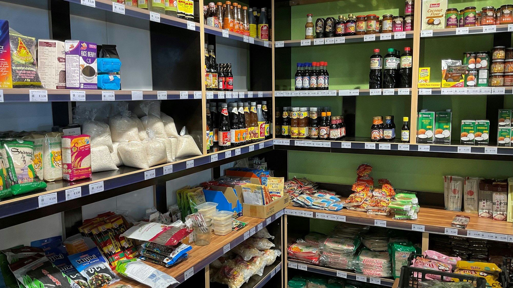Sortiment eines Asia-Ladens in Köln