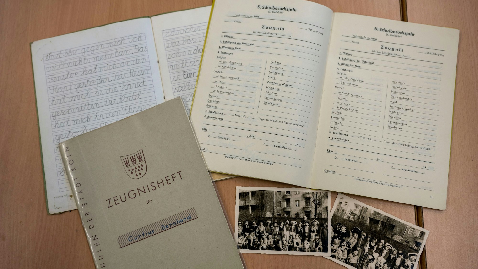 Schönschreibheft, Zeugnisse und Fotos aus den 50er Jahren