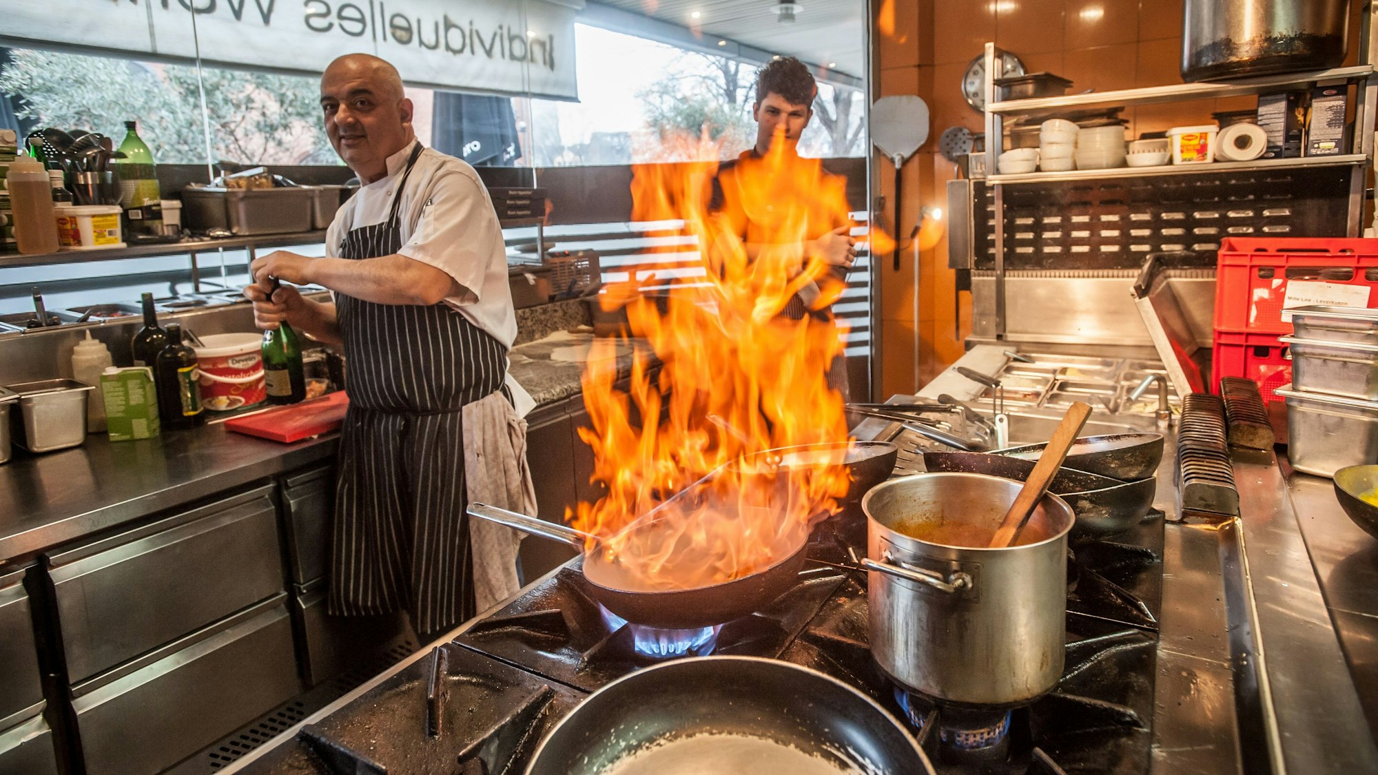 Küche im Mille Lire, Mindestlohn, Köche, Pizzabäcker. Foto: Ralf Krieger