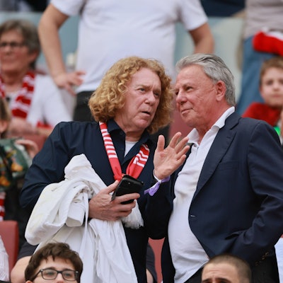 Tony Woodcock (l.) mit Dieter Prestin auf der Tribüne in Müngersdorf