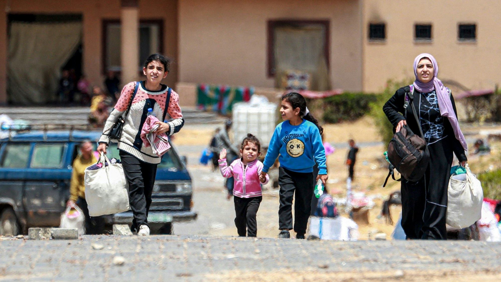 Displaced Palestinians who left with their belongings from Rafah in the southern Gaza Strip following an evacuation order by the Israeli army, arrive to Khan Yunis on May 6, 2024, amid the ongoing conflict between Israel and the Palestinian Hamas movement. (Photo by AFP)