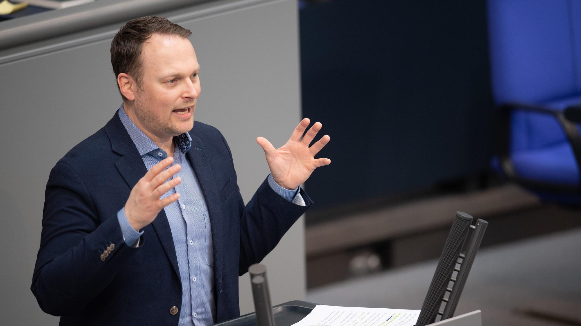 Kai Gehring (Bündnis 90/Die Grünen) spricht im Bundestag.
