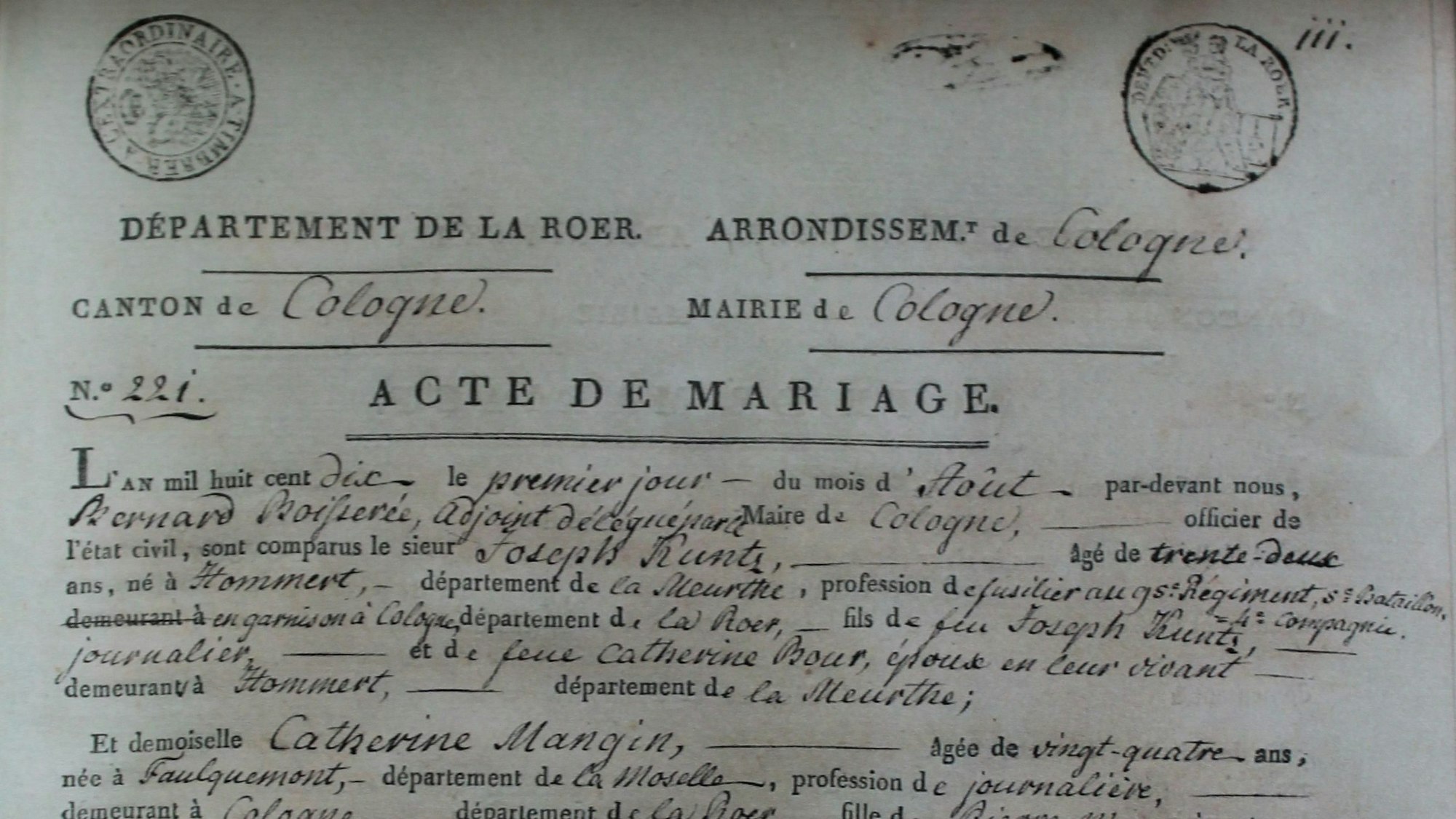 Zu sehen ist eine Heiratsurkunde aus dem Jahr 1810.