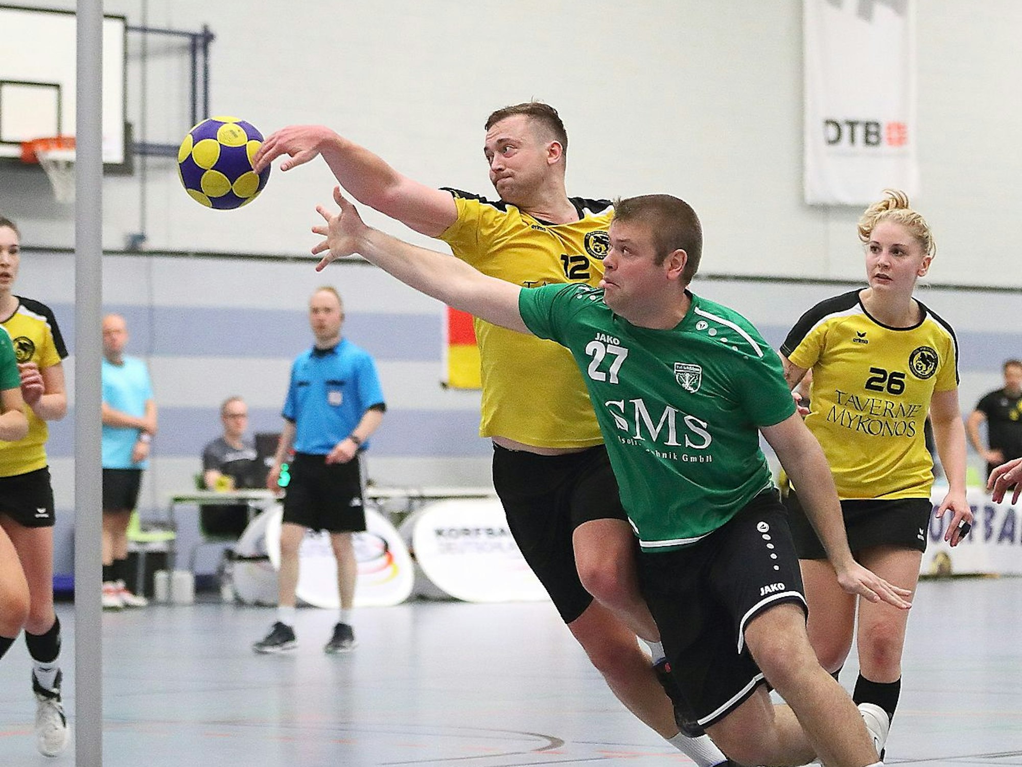 Ein Zweikampf zwischen Orth und Freund