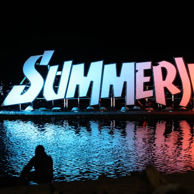 Summerjam Festival: 
Logo bei Nacht