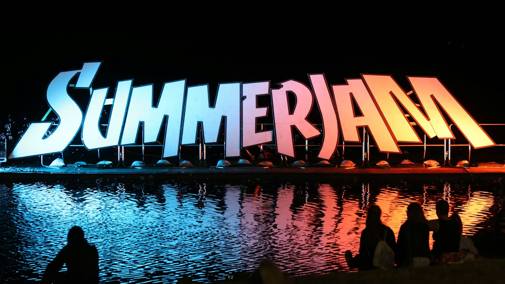 Summerjam Festival:
Logo bei Nacht