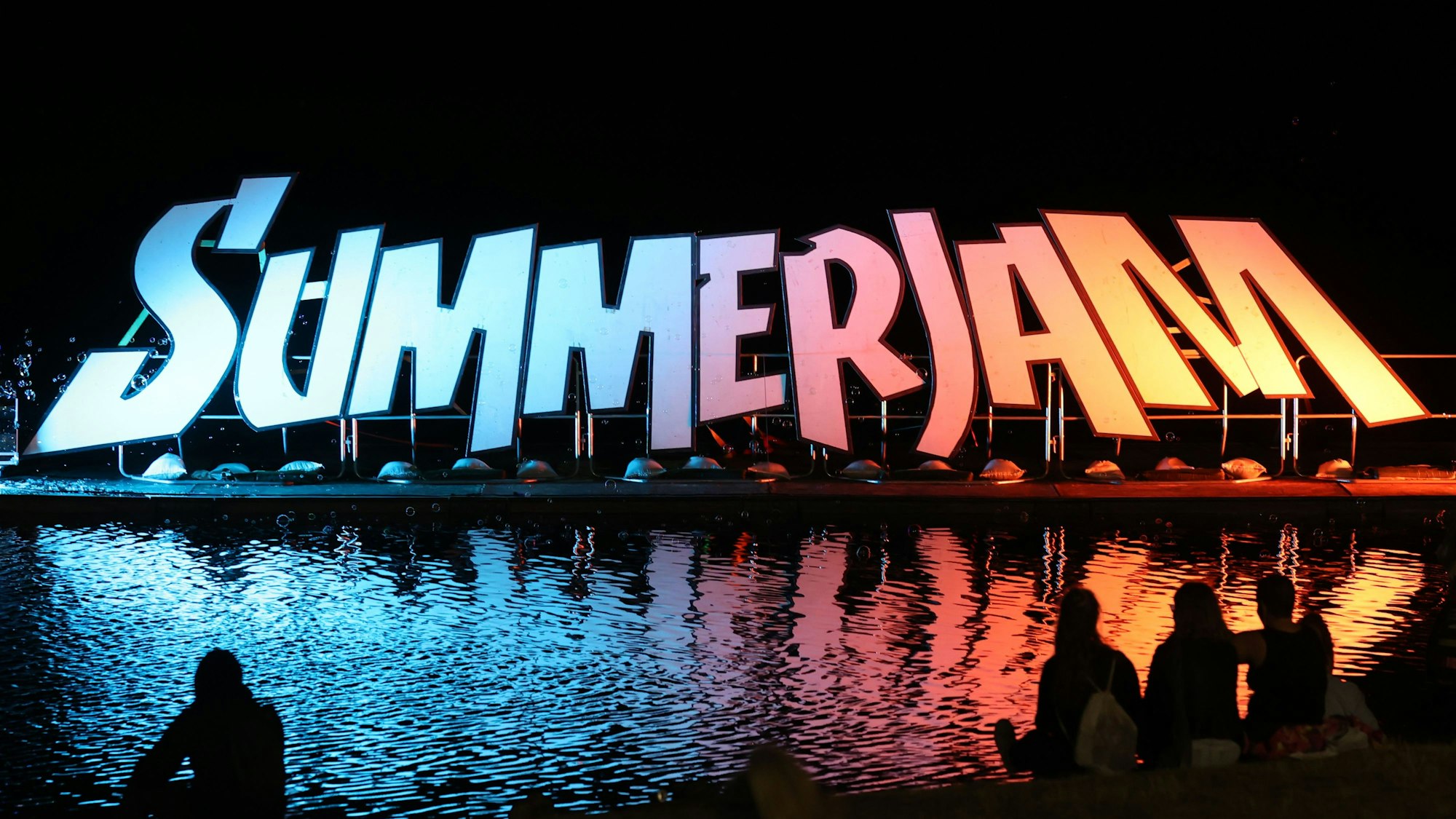 Summerjam Festival:
Logo bei Nacht