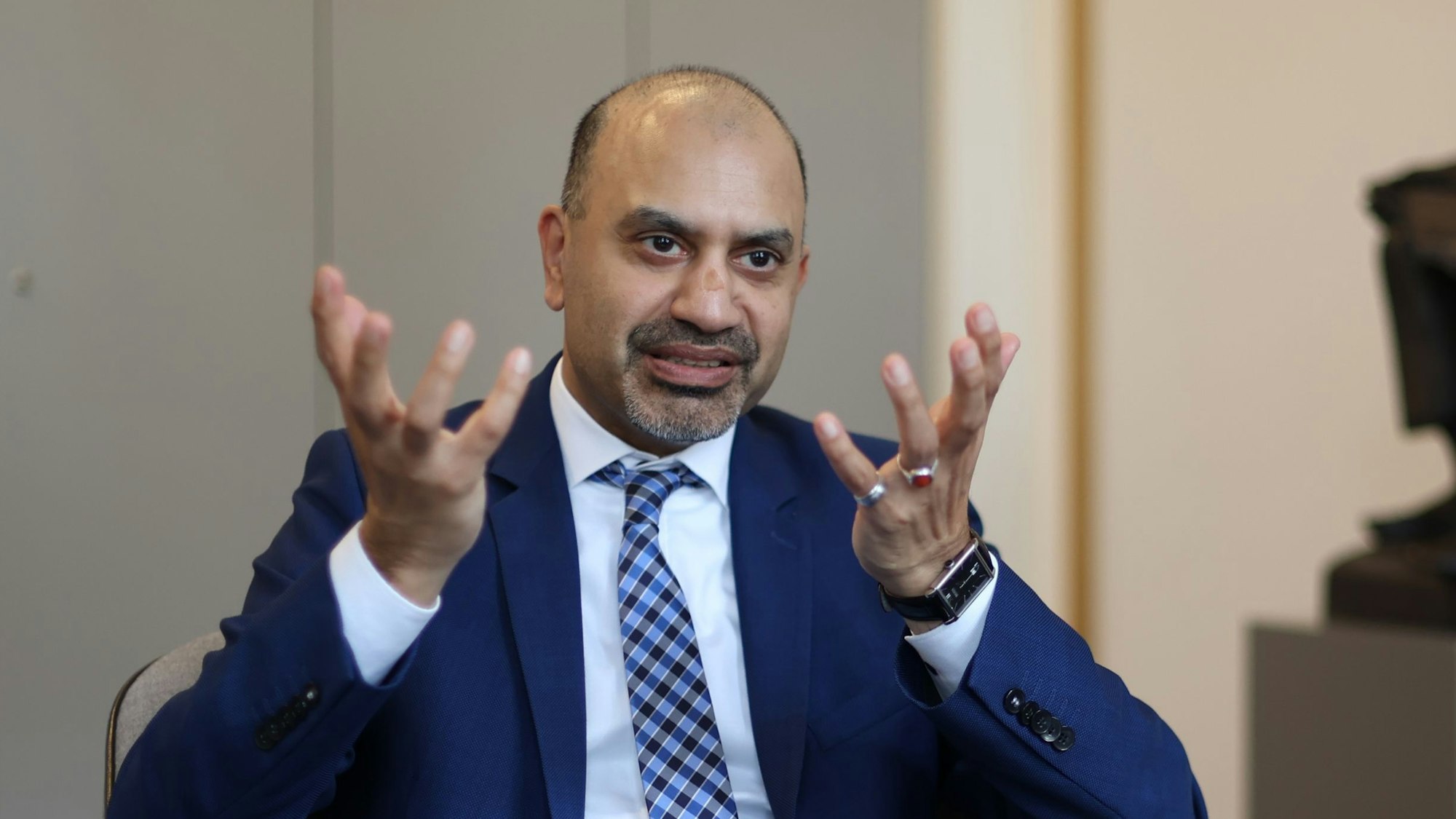 Joybrato Mukherjee ist seit sieben Monat Rektor der Universität Köln.