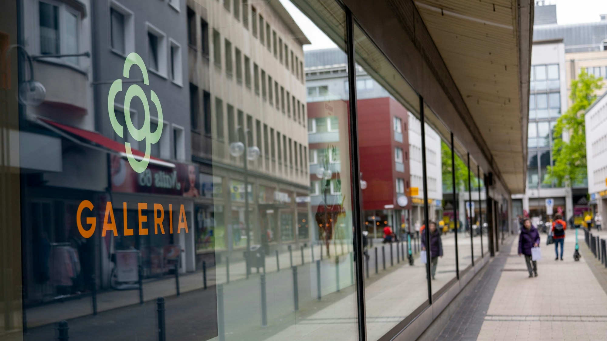 Das Warenhaus von Galeria Karstadt an der Breite Straße in der Innenstadt. Das Unternehmen will sich im Zuge seiner Sanierung von Filialen mit zu hohen Mietkosten trennen. Die ehemalige Karstadt-Filiale in der Innenstadt soll dazu gehören.