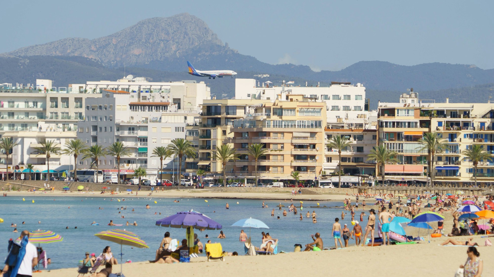 Die Playa de Palma mit Hotels (Archivbild). Hier verunglückte ein Deutscher tödlich.