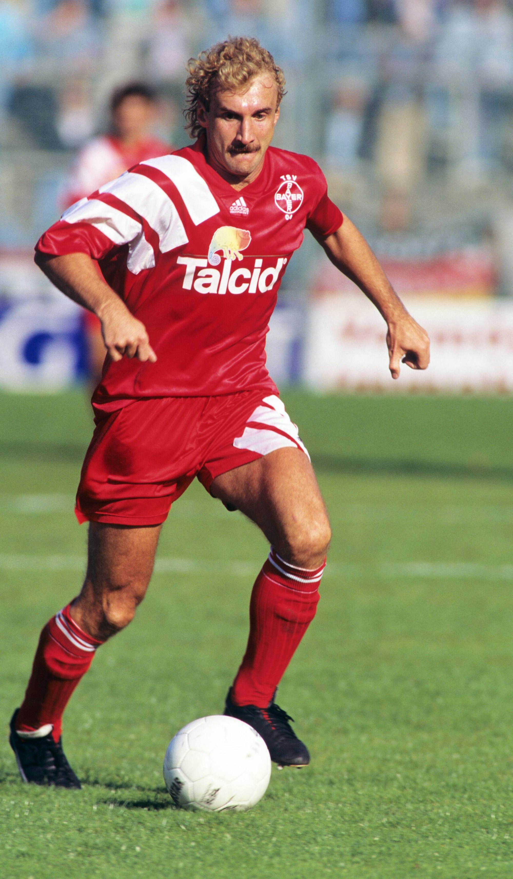 1995: Rudi Völler im Trikot von Bayer 04 Leverkusen