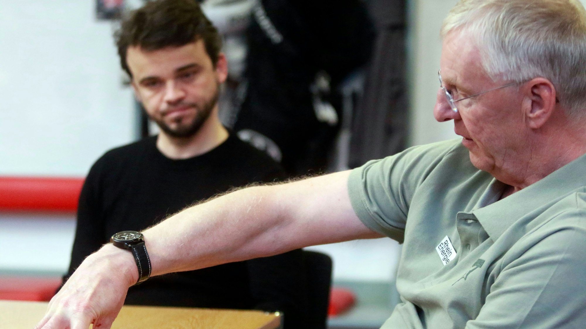 Der Sportdirektor der Kölner Haie Matthias Baldys (l.) und der neue Cheftrainer der Kölner Haie Kari Jalonen.