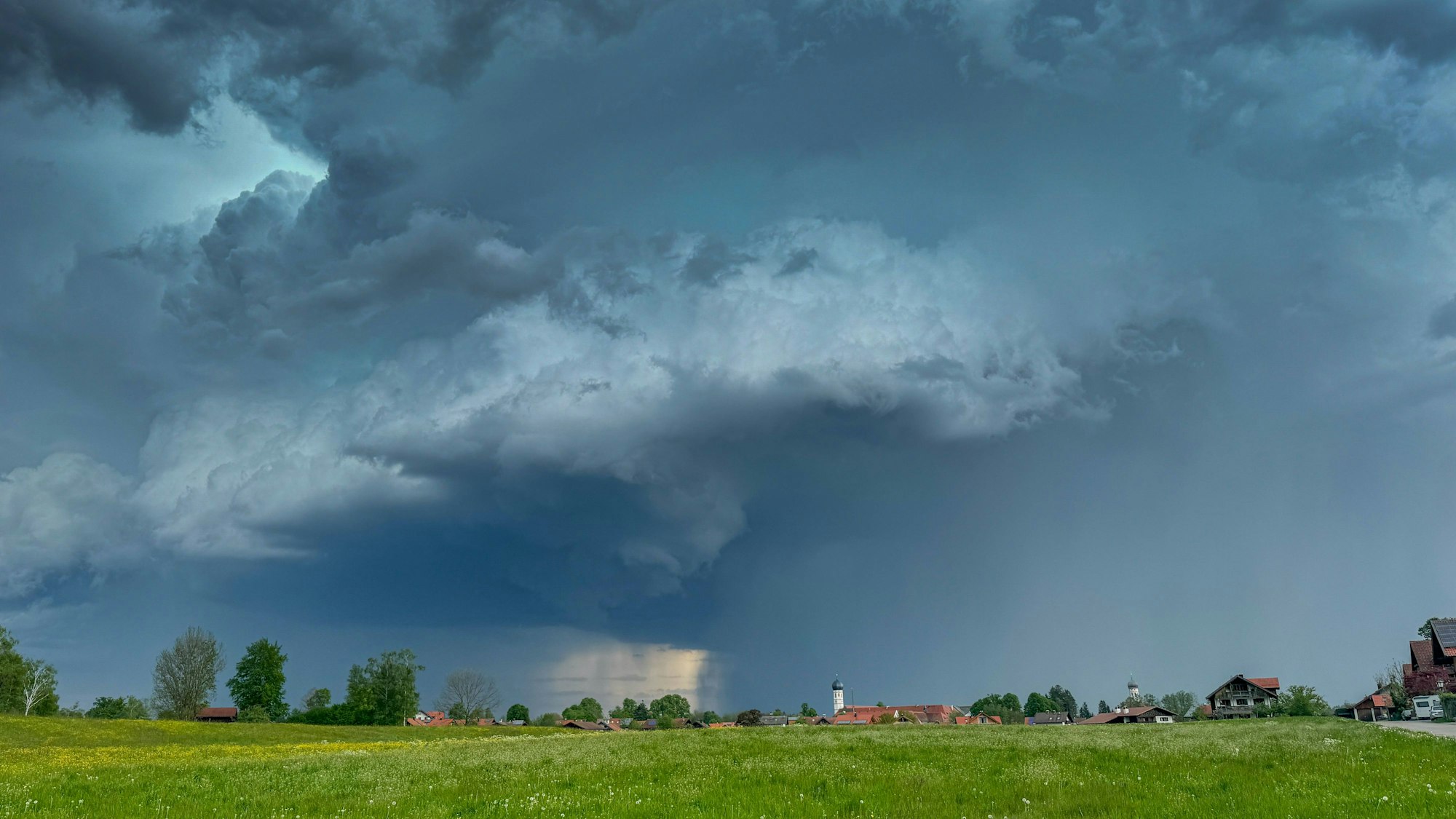 In Deutschland sind aufgrund einer „Omegalage“ verschiedene Wetterlagen prognostiziert.