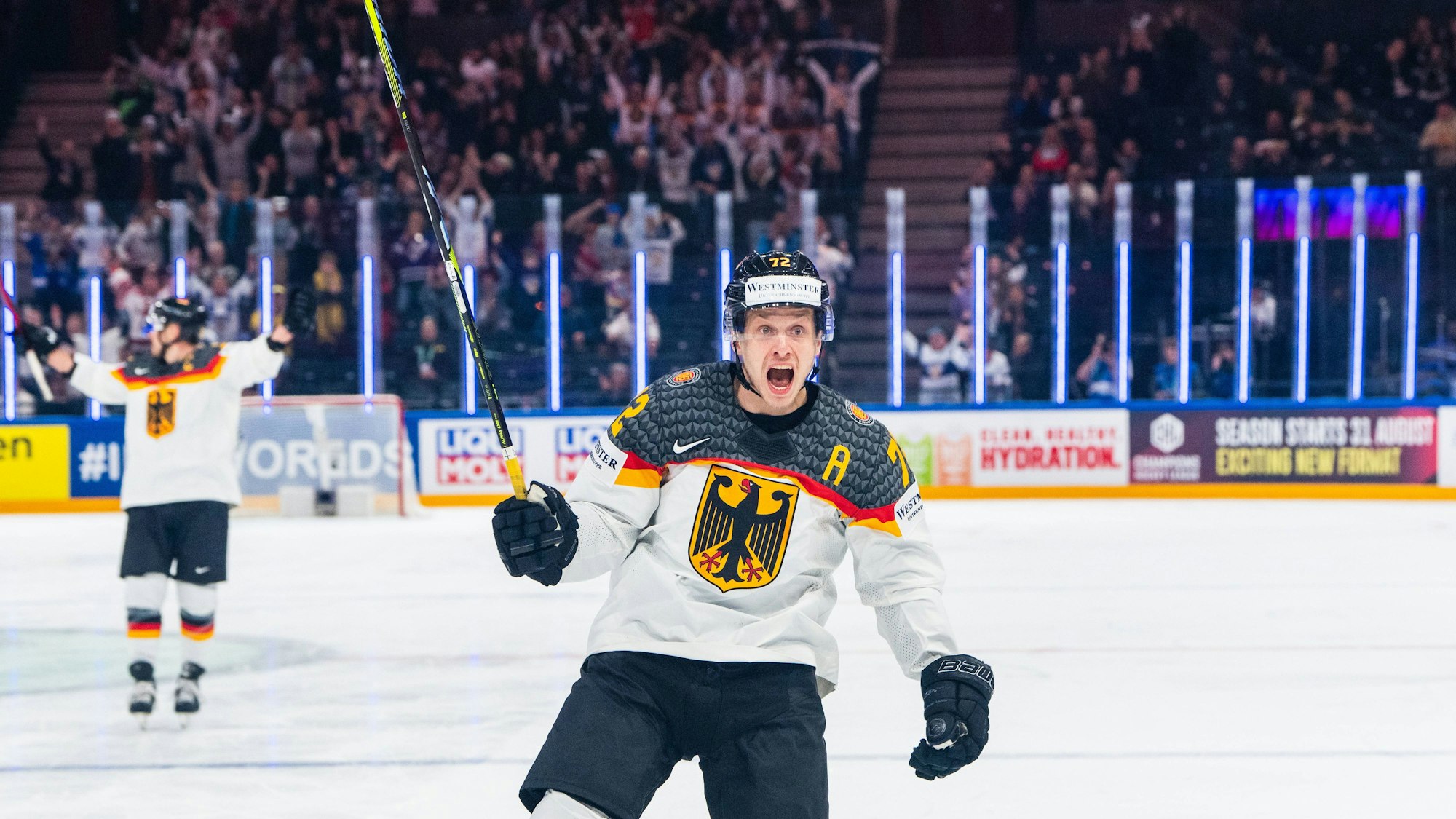 Nationalspieler Dominik Kahun bejubelt seinen Treffer zum 1:0 beim WM-Finale gegen Kanada im vergangenen Jahr.