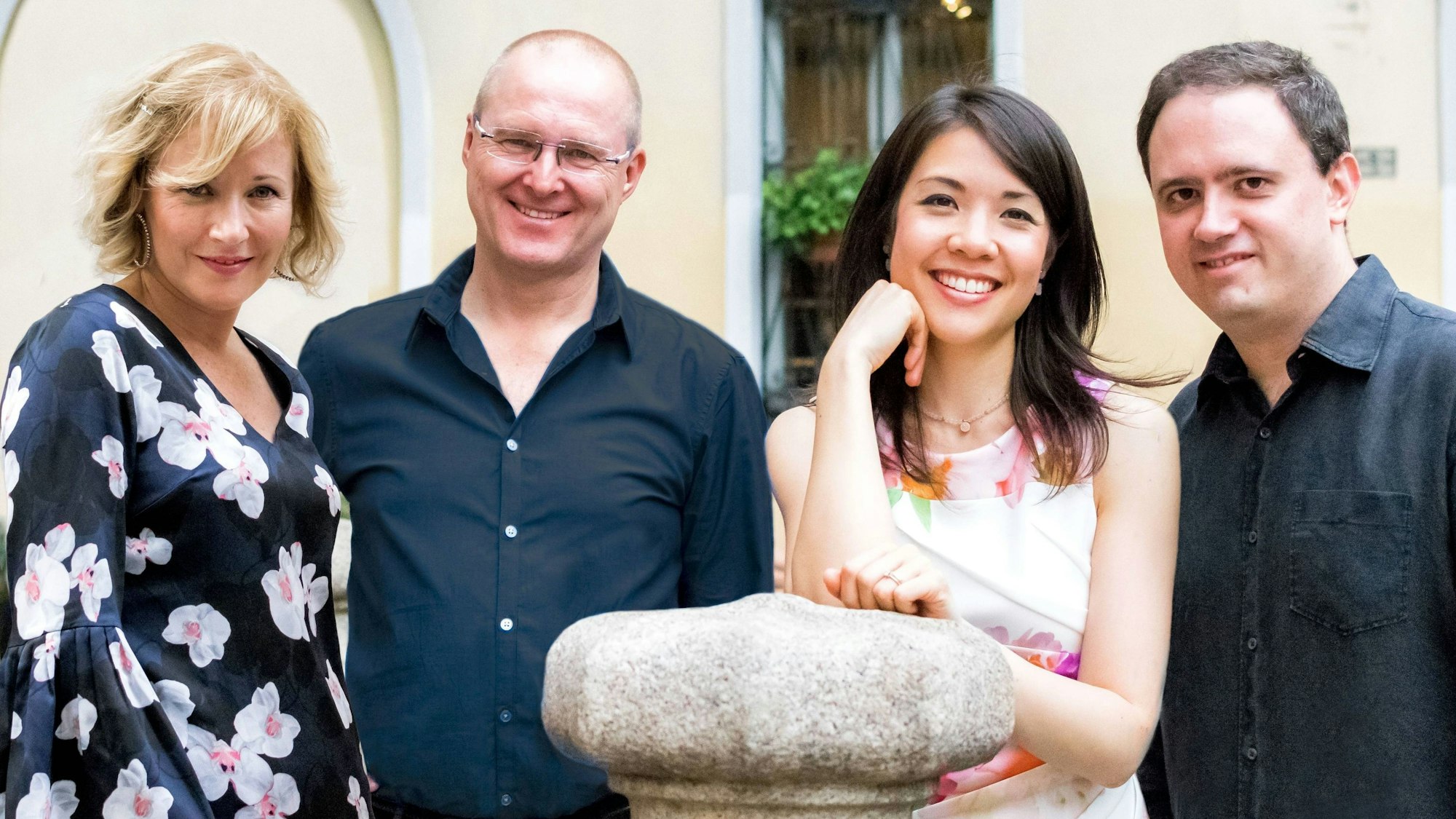 Jazzband Swingin' Ladies Plus 2.