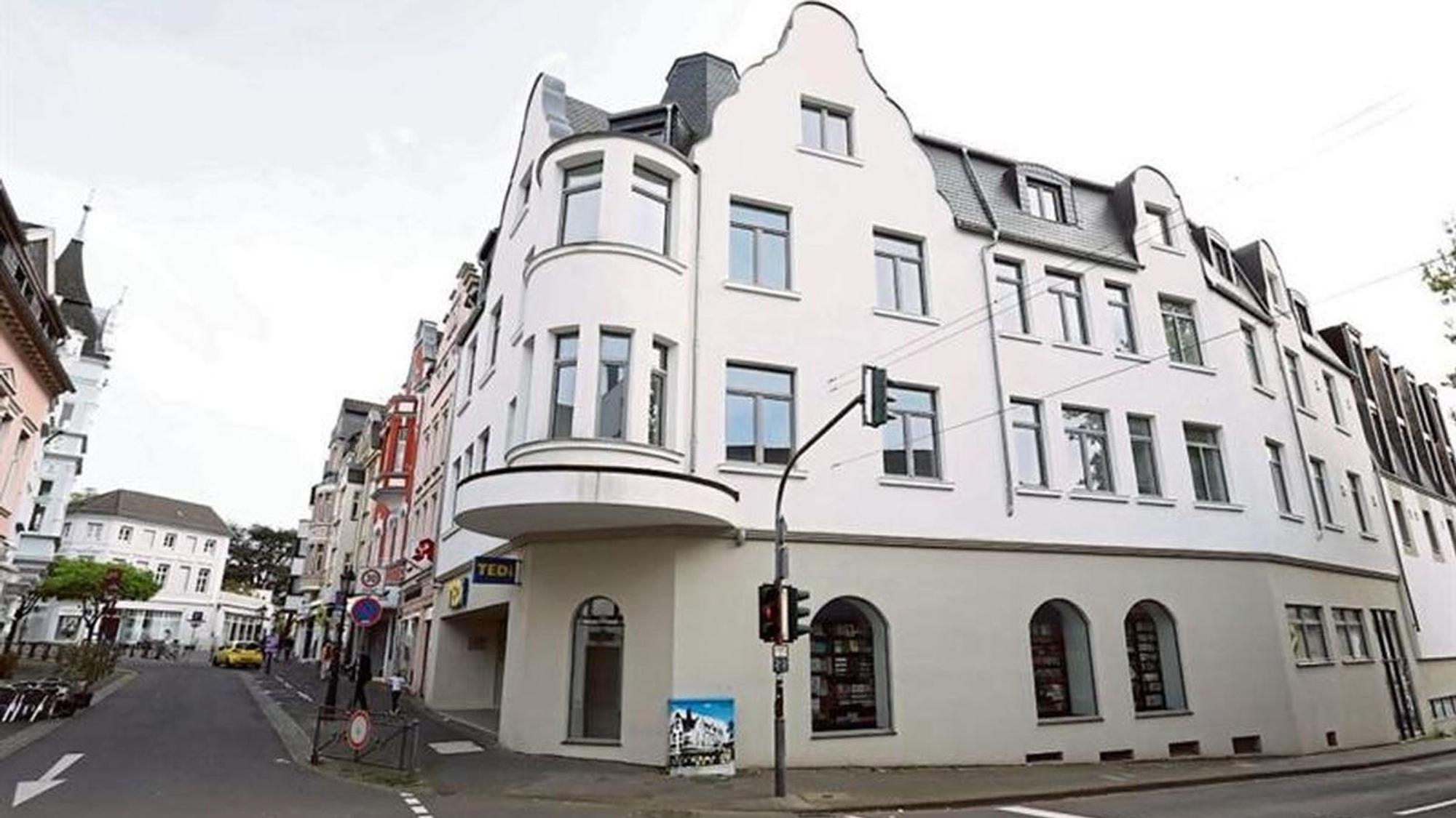 Das Hotel Dell in der Bad Honnefer Innenstadt steht zur Zwangsversteigerung an.