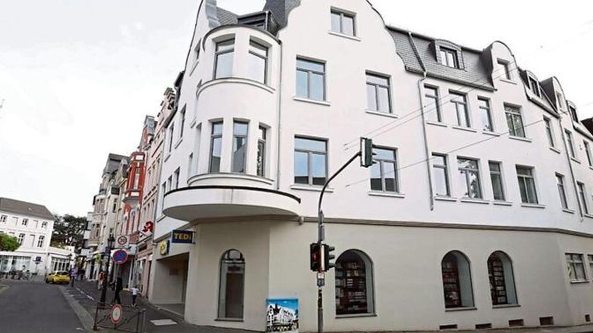 Ein mehrstöckiges Gebäude in Bad Honnef.
