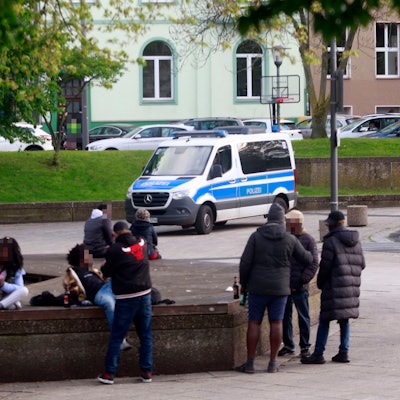 Die Polizei verstärkt ihre Präsenz an Brennpunkten in der Stadt deutlich.