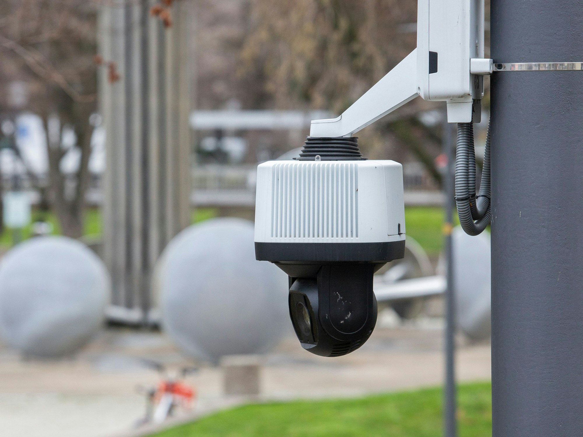 Eine polizeiliche Überwachungskamera auf dem Ebertplatz.