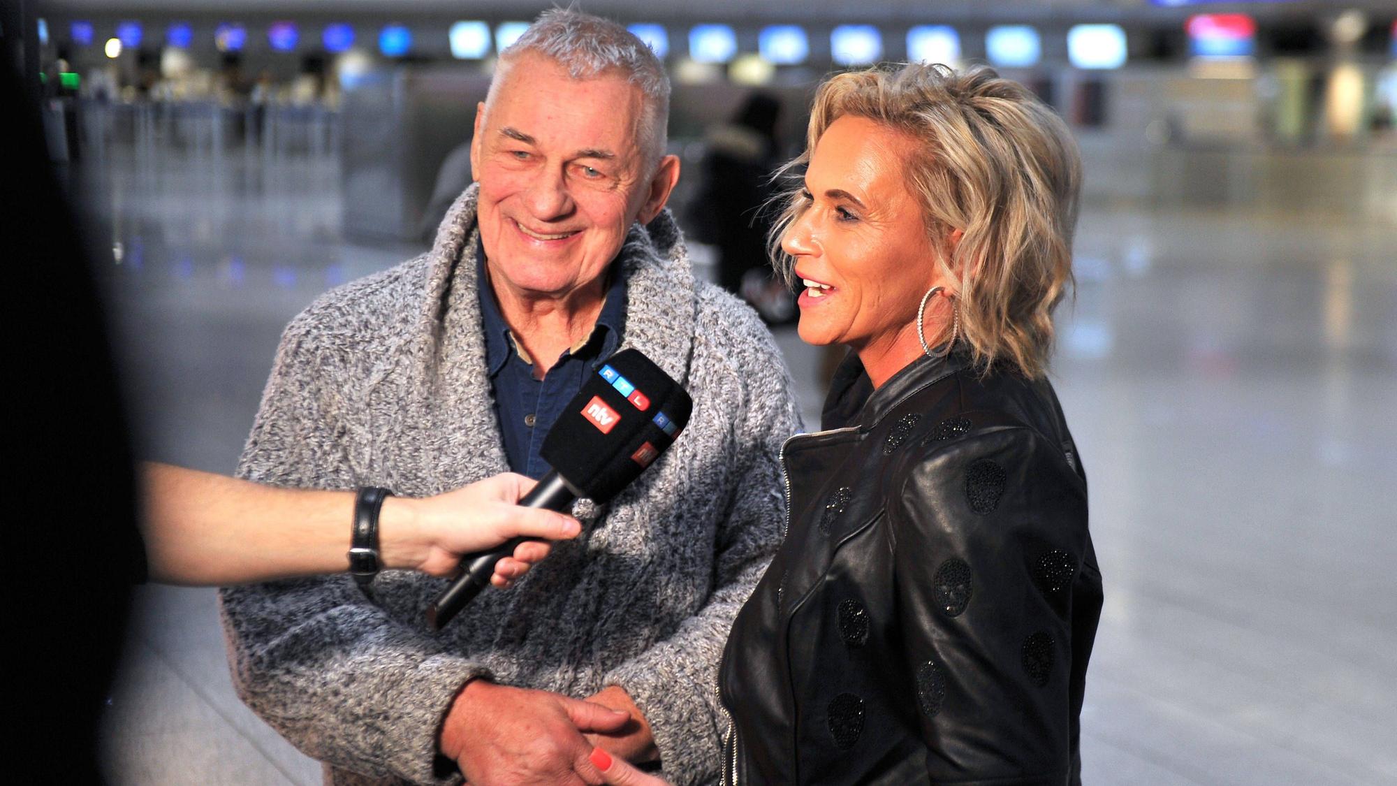 Heinz Hoenig mit seiner Frau Annika Kärsten-Hoenig vor der Abreise ins RTL-„Dschungelcamp“.