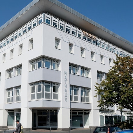 Die Stadtverwaltung schlägt den Fraktionen vor, das Liblarer Rathaus mittels eines Anbaus zu vergrößern.