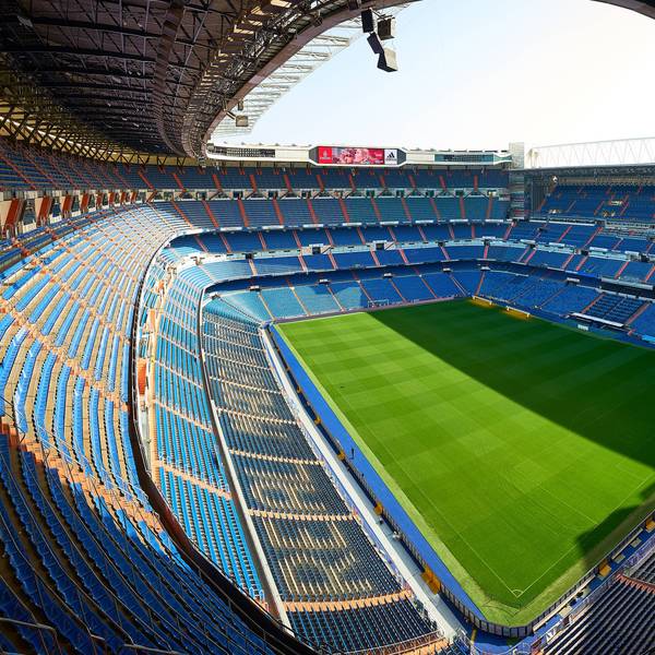 Das Estadio Santiago Bernabeu, Heimspielstätte von Real Madrid.Stadionansicht Innenraum, Rasen Madrid.