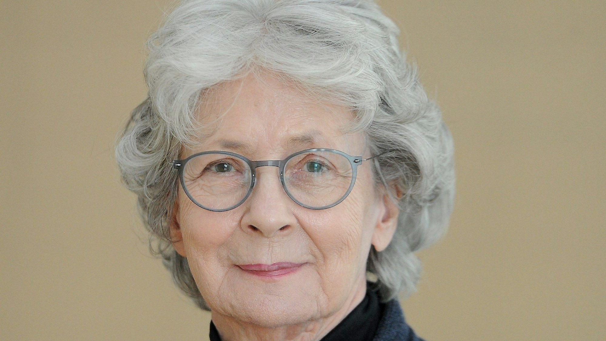 Das Foto zeigt Hedwig Neven DuMont, Vereinsgründerin und Vorsitzende von„ wir helfen“, der Aktion des Kölner Stadt-Anzeigers für Kinder und Jugendliche in Not.